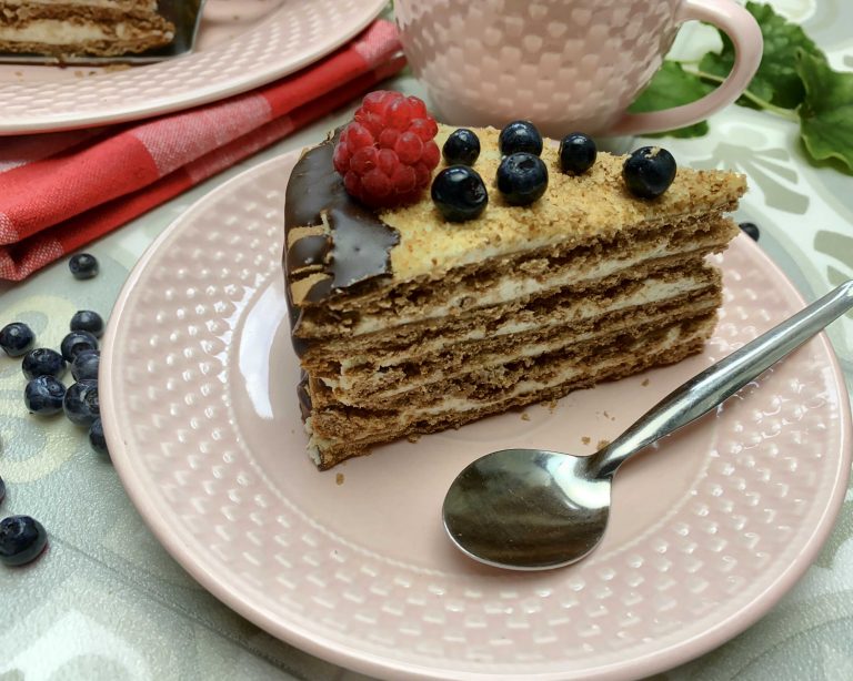 Medový dortík z pohankové mouky Pernerky