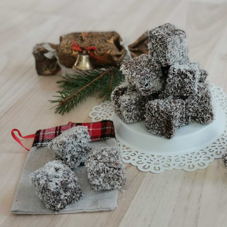 Vánoční ořechové kostky z žitné mouky Pernerka