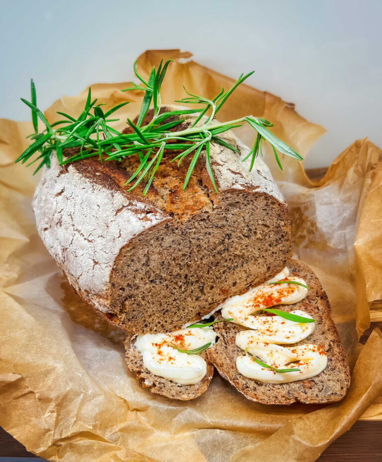 Celozrnný chleba s makovou záporou ze žitné celozrnné hladké Pernerky